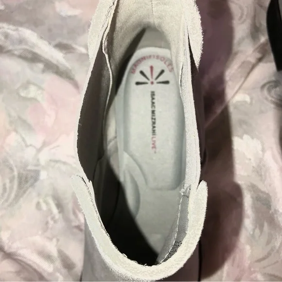 Isaac Mizrahi Live Chelsea Boots Suede Light Grey Cement Gloria sz 10 New No Box - Picture 11 of 11